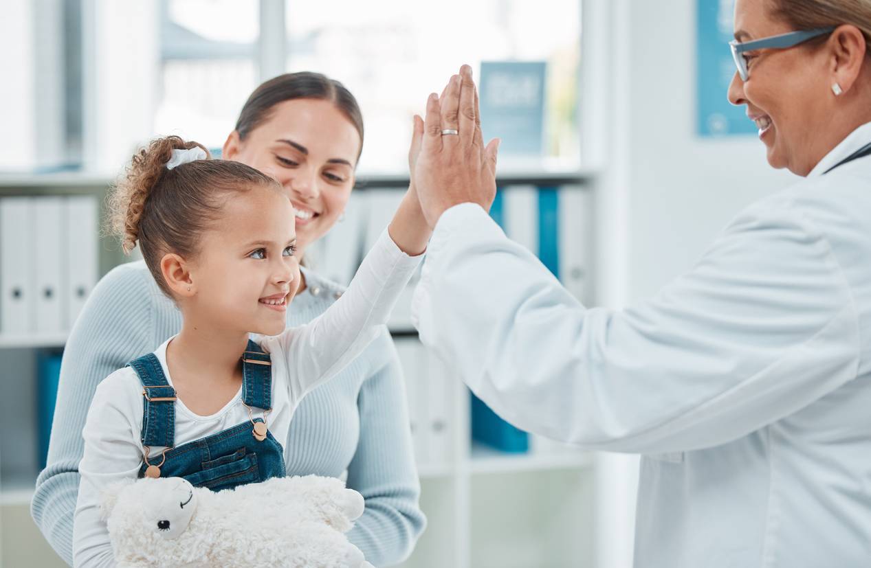 un pédiatre métiers de la santé