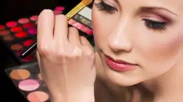 Où se former aux techniques de maquillage professionnelles