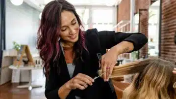 Pourquoi se reconvertir dans les métiers de la coiffure