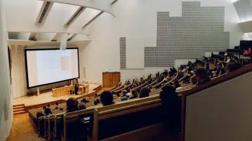 Un amphi avec des étudiants